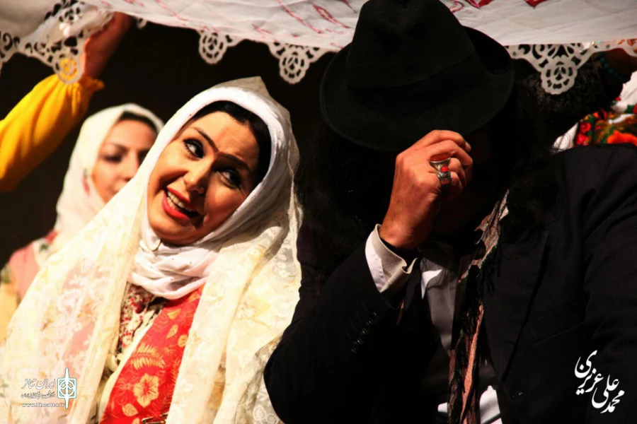 'گزارش تصویری نمایش «آب و عاشقی» به کارگردانی مصطفی باقرآبادی