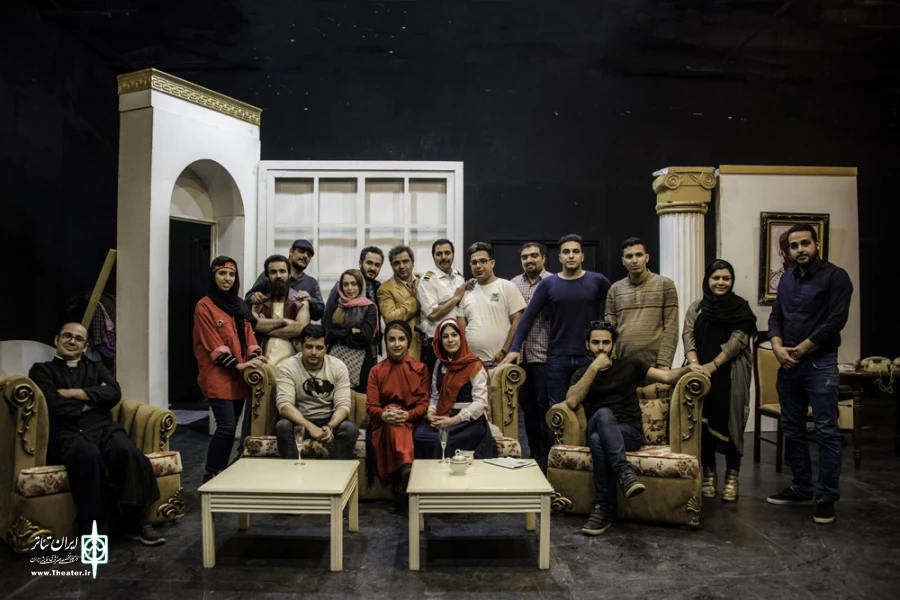 گزارش تصویری نمایشگاه تخصصی فتوتئاتر هنرمندان سمنانی از نمایش «دپوتات» به سرپرستی امیر نظری