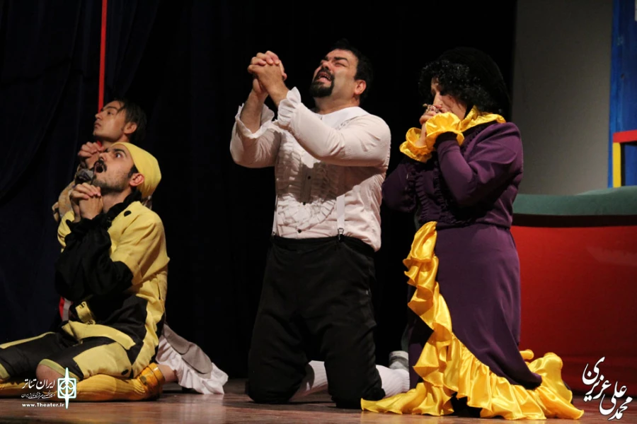 گزارش تصویری نمایش «کله پوک‌ها» به کارگردانی امیر کرکه‌آبادی