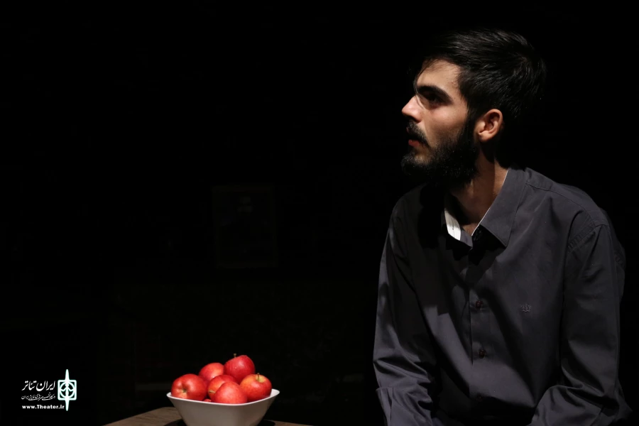 «کابوس شب نیمه آذر» نوشته ایوب آقاخانی و کارگردانی جواد رفیعیان۱۸ مهر در تالار حکیم الهی فرهنگسرای کومش