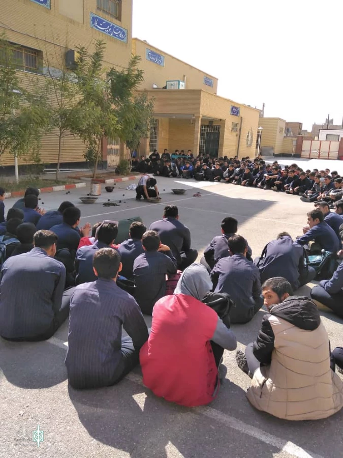 نمایش خیابانی چل تیکه به کارگردانی ابوالفضل ولی در تاریخ 11 آبان در جشنواره دوسالانه تئاتر گرمسار