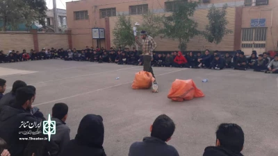 نمایش خیابانی مهمان ناخوانده به کارگردانی ناصر امیر آتشانی در تاریخ 11 ، 12 و 13 آبان در جشنواره دوسالانه تئاتر خیابانی گرمسار