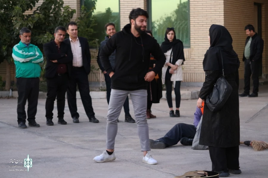 نمایش خیابانی سوء تفاهم به کارگردانی اسماعیل خویی در 14 آبان در سی امین جشنواره تئاتر استان و دومین جشنواره تئاتر خیابانی شهرستان گرمسار