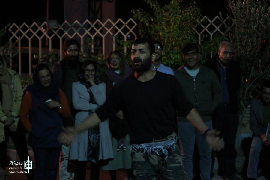 نمایش خیابانی پهلوانان میمیرند به کارگردانی سناتور حسینی در 14 آبان در سی امین جشنواره تئاتر خیابانی استان و دومین جشنواره تئاتر خیابانی شهرستان گرمسار