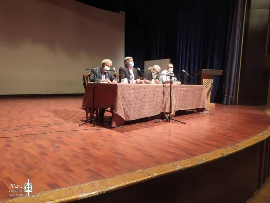 نشست مدیر کل اداره فرهنگ و ارشاد اسلامی استان سمنان با هنرمندان